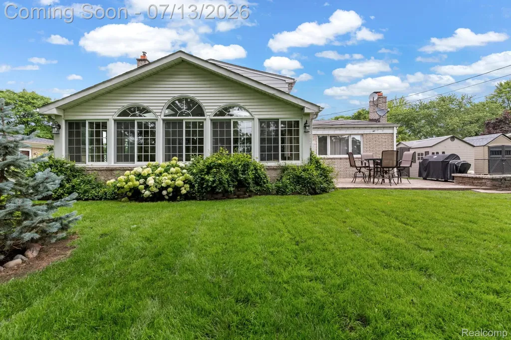 11280 Mandale Drive Sterling Heights City MI 48312