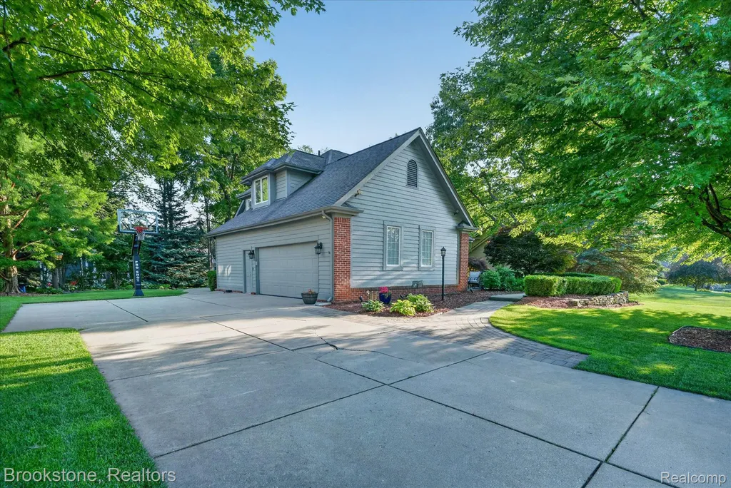 6730 Longhurst Drive Independence Charter Township MI 48346