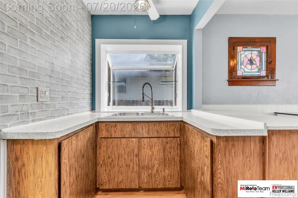 2929 Holden Avenue Waterford Charter Township MI 48329
