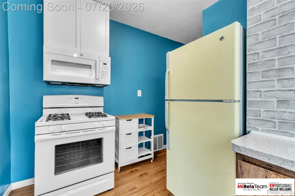 2929 Holden Avenue Waterford Charter Township MI 48329