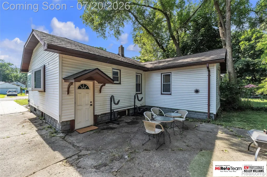 2929 Holden Avenue Waterford Charter Township MI 48329