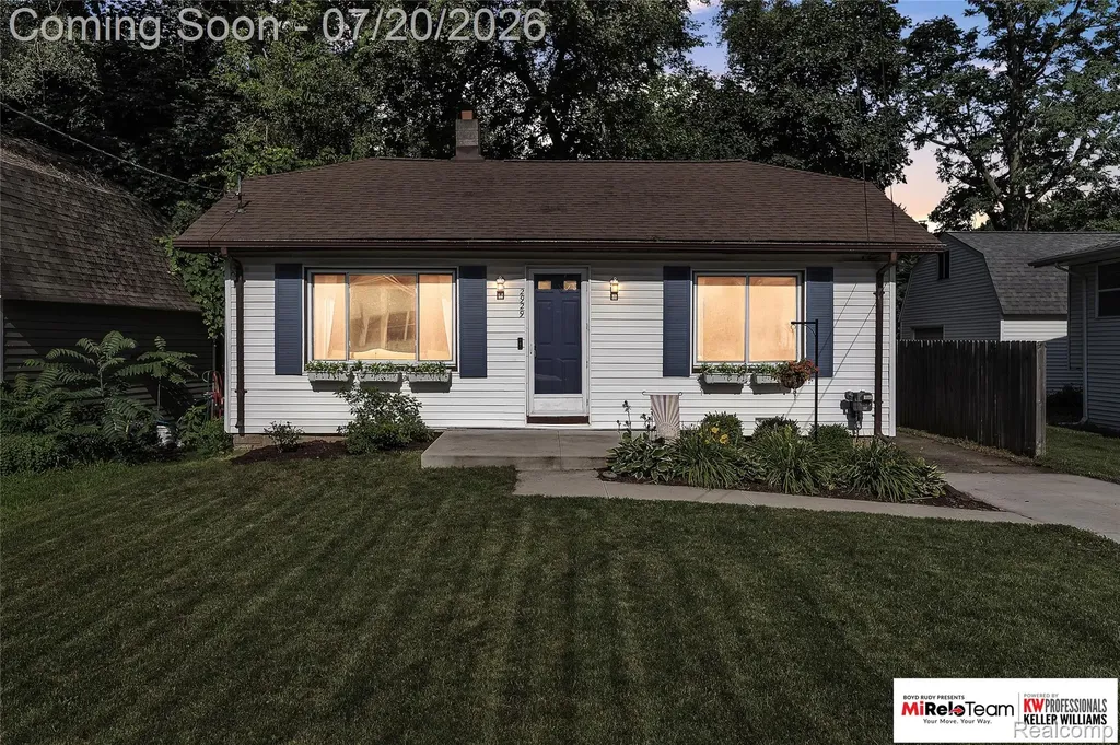 2929 Holden Avenue Waterford Charter Township MI 48329