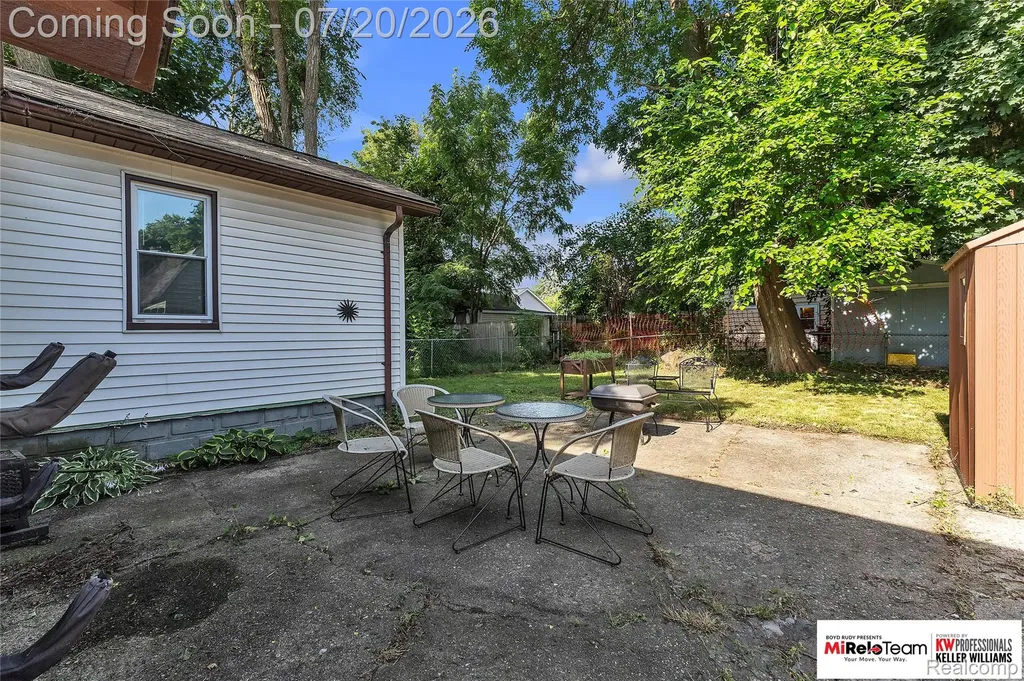 2929 Holden Avenue Waterford Charter Township MI 48329