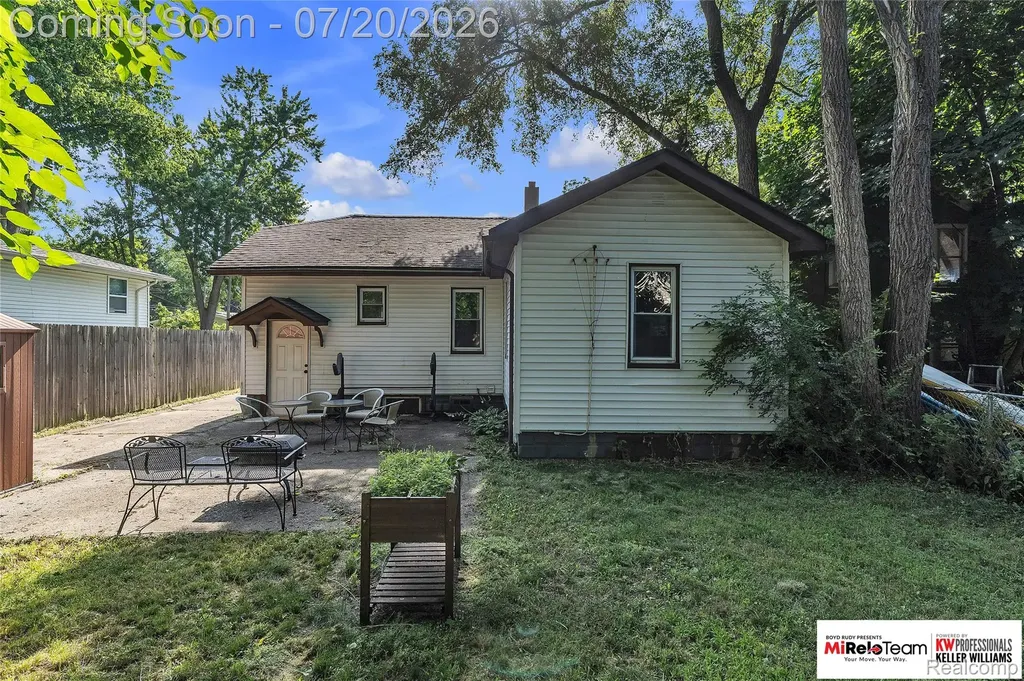 2929 Holden Avenue Waterford Charter Township MI 48329