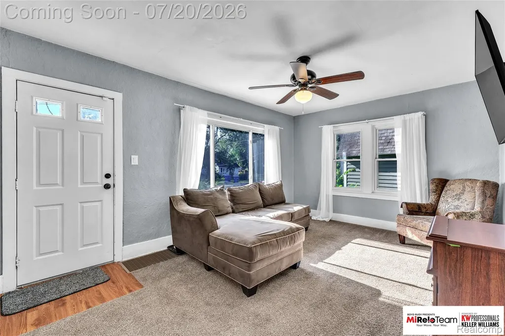 2929 Holden Avenue Waterford Charter Township MI 48329