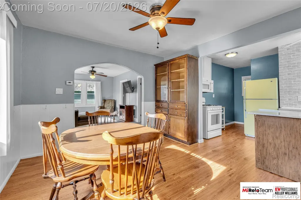 2929 Holden Avenue Waterford Charter Township MI 48329