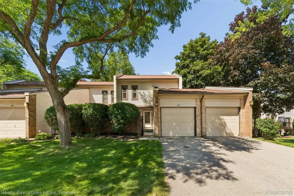 1077 Willow Grove Court Rochester Hills City MI 48307
