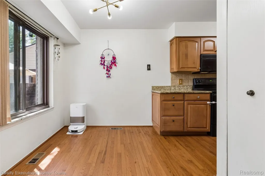 1077 Willow Grove Court Rochester Hills City MI 48307