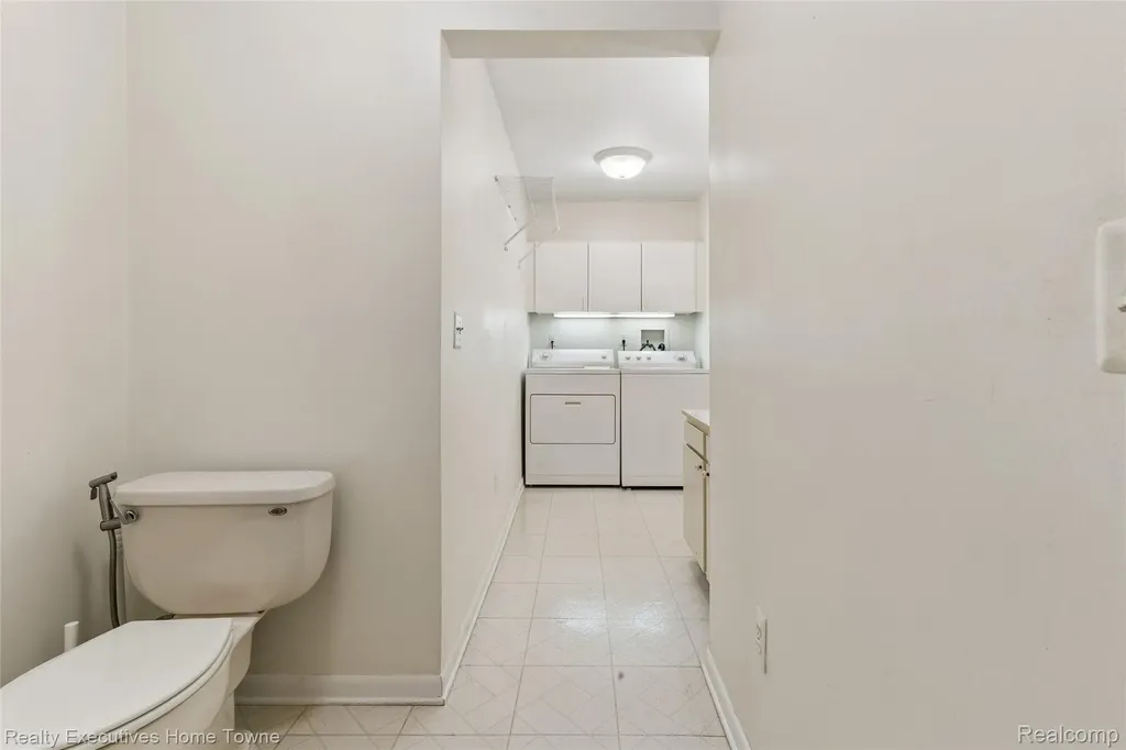 1077 Willow Grove Court Rochester Hills City MI 48307