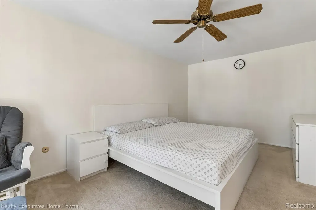 1077 Willow Grove Court Rochester Hills City MI 48307