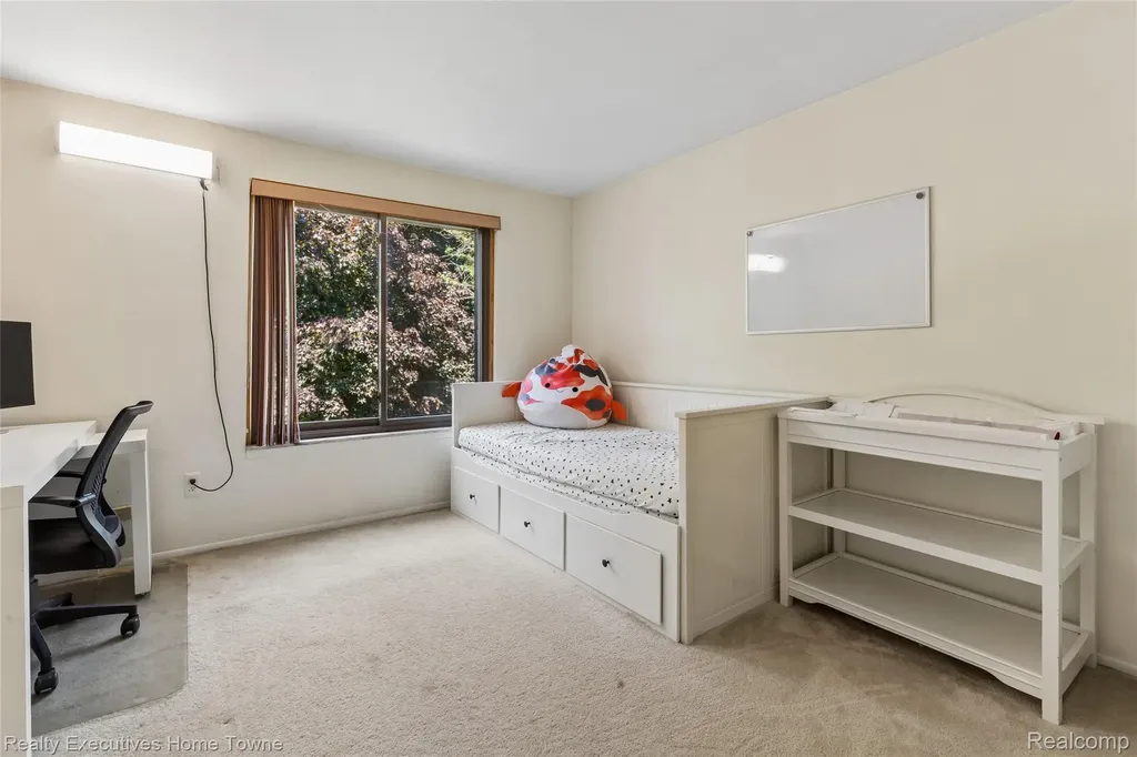 1077 Willow Grove Court Rochester Hills City MI 48307