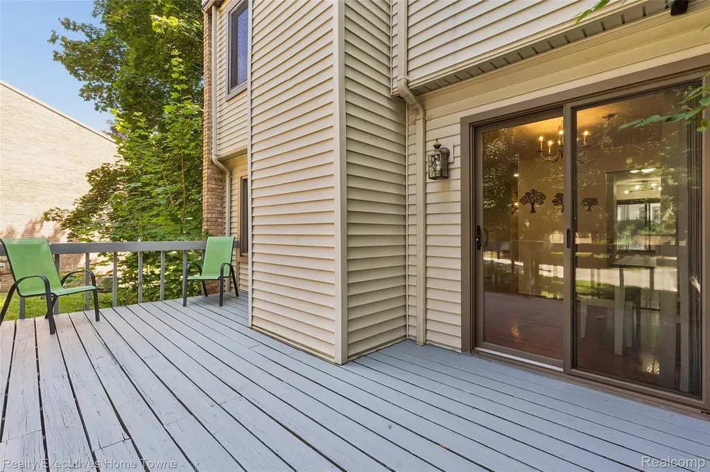 1077 Willow Grove Court Rochester Hills City MI 48307