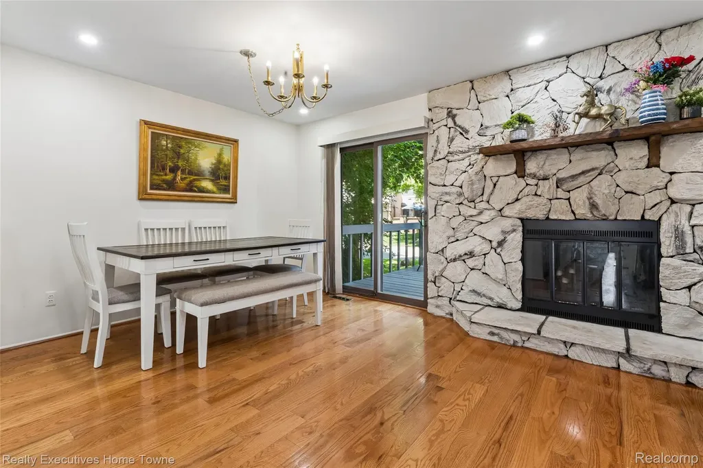 1077 Willow Grove Court Rochester Hills City MI 48307