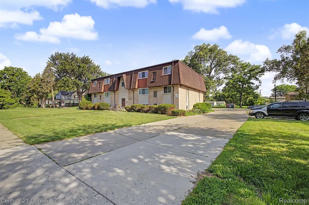 34190 Forest Street Wayne City MI 48184
