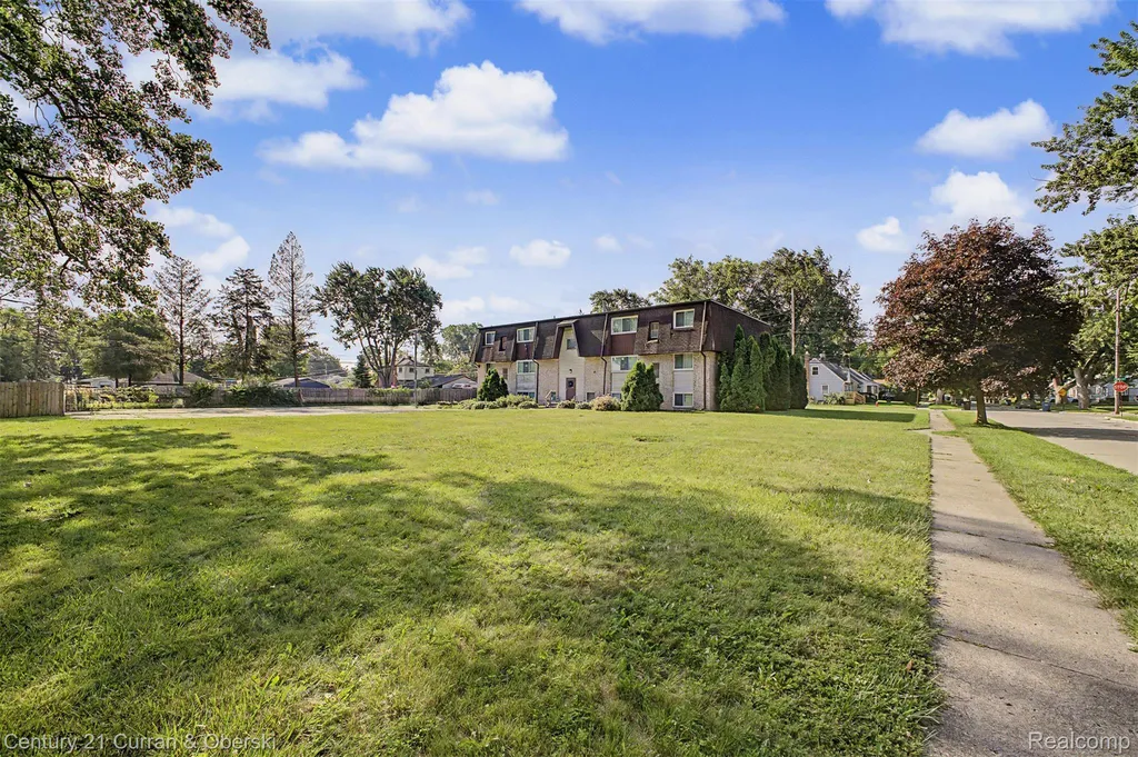 34190 Forest Street Wayne City MI 48184