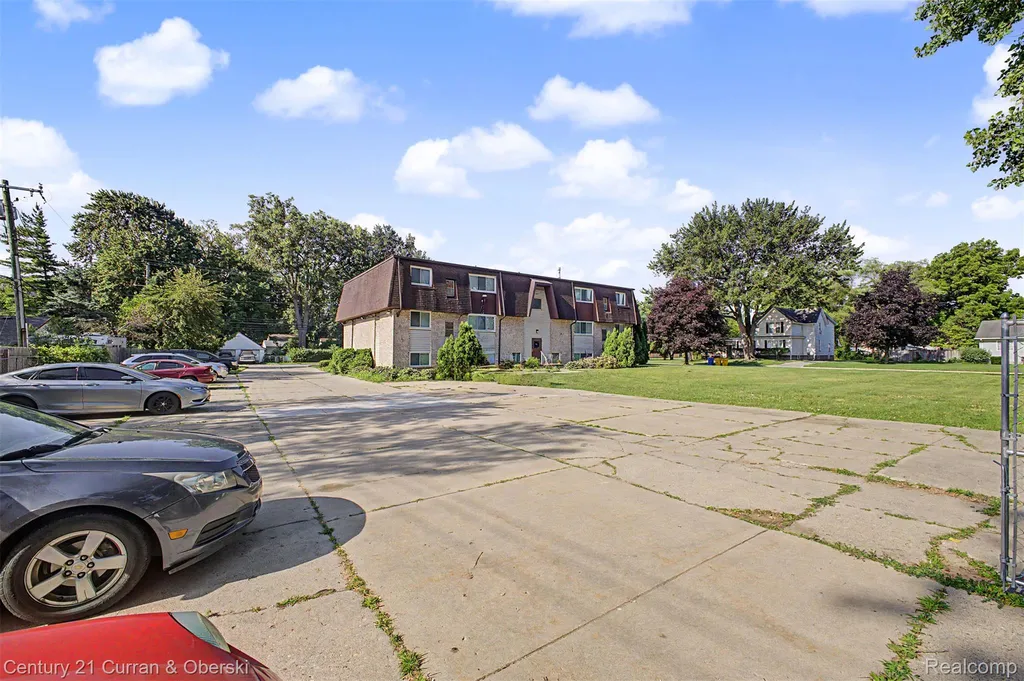 34190 Forest Street Wayne City MI 48184