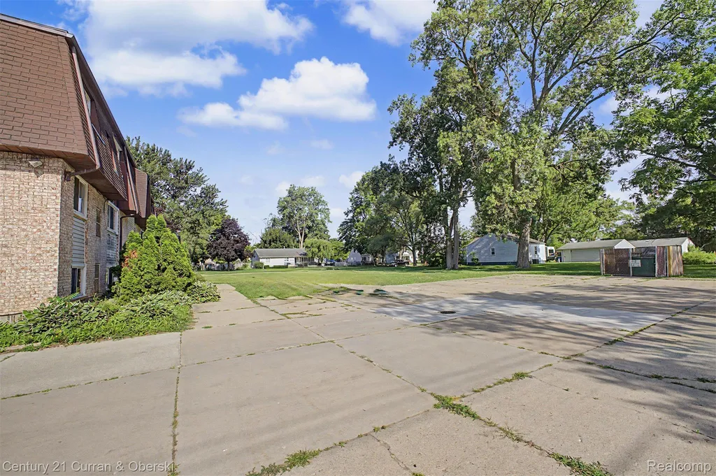 34190 Forest Street Wayne City MI 48184