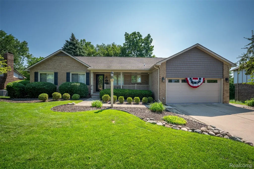 19632 Sussex Avenue Livonia City MI 48152