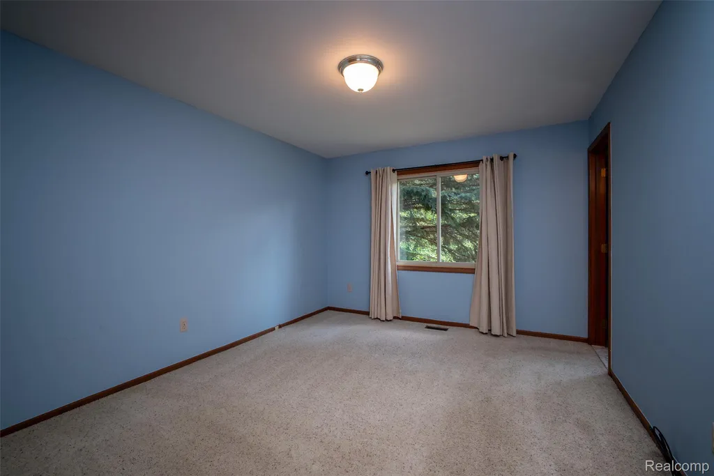 19632 Sussex Avenue Livonia City MI 48152