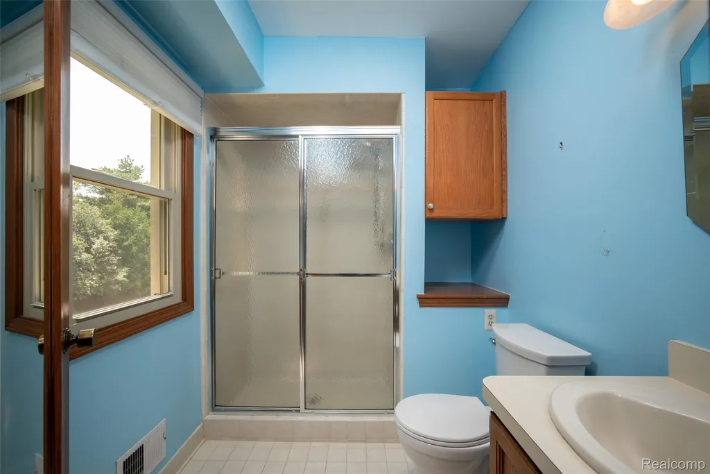 19632 Sussex Avenue Livonia City MI 48152