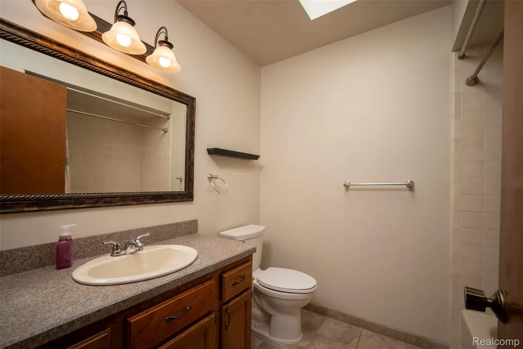 19632 Sussex Avenue Livonia City MI 48152