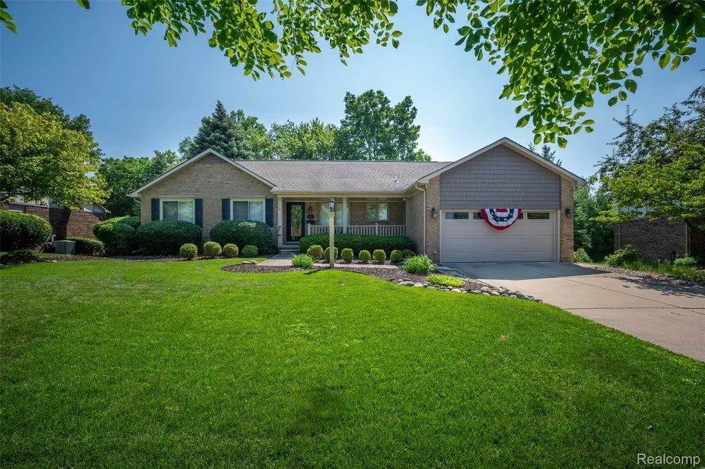 19632 Sussex Avenue Livonia City MI 48152