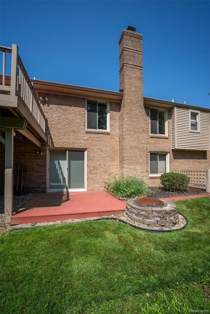 19632 Sussex Avenue Livonia City MI 48152
