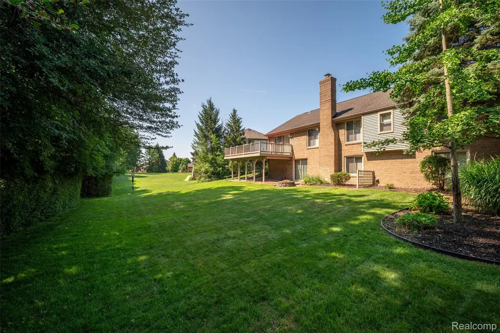 19632 Sussex Avenue Livonia City MI 48152
