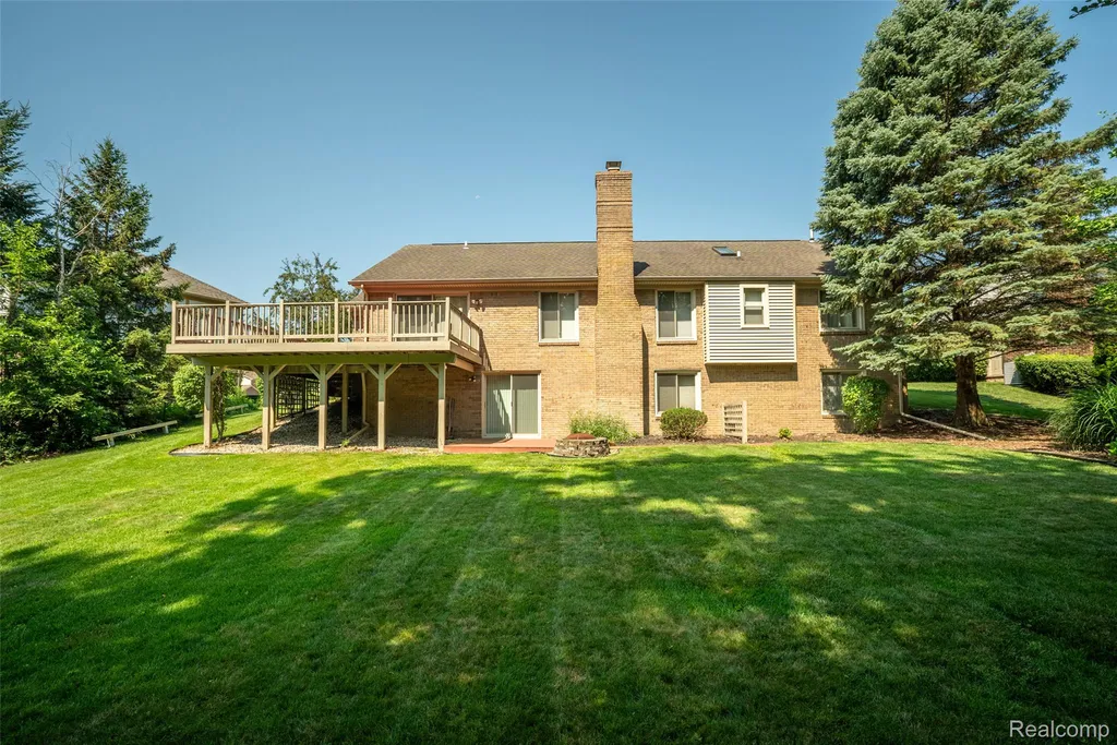 19632 Sussex Avenue Livonia City MI 48152