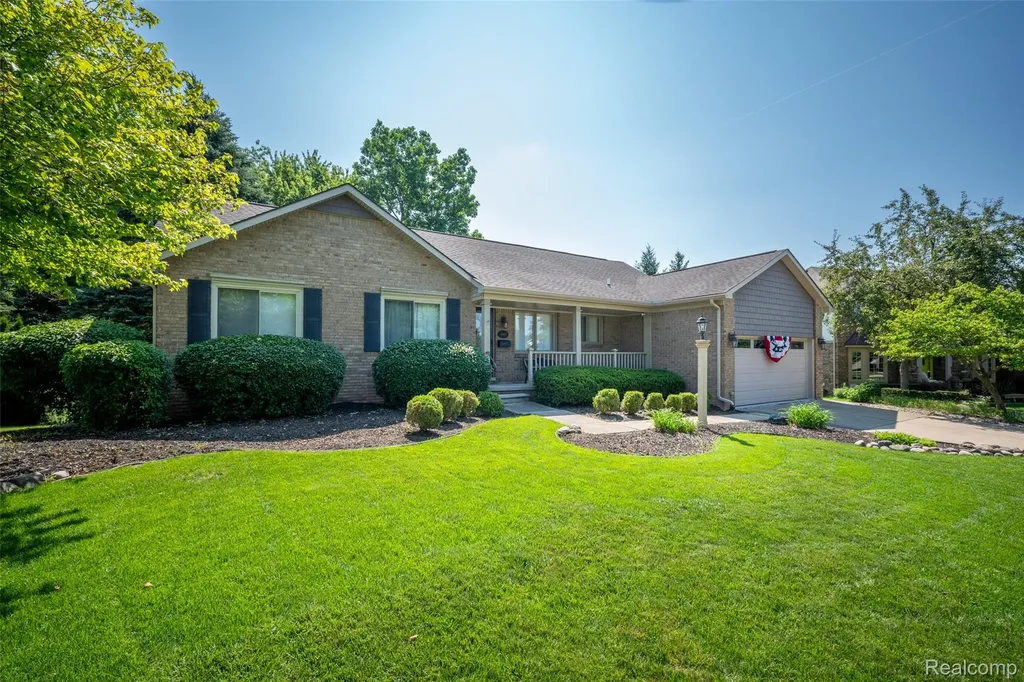 19632 Sussex Avenue Livonia City MI 48152