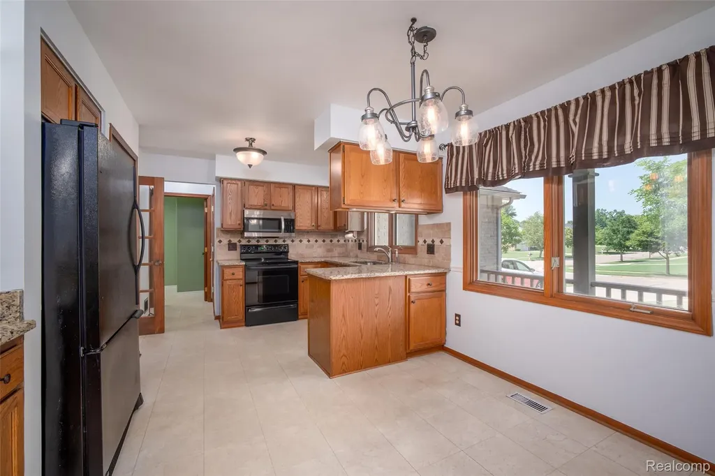 19632 Sussex Avenue Livonia City MI 48152