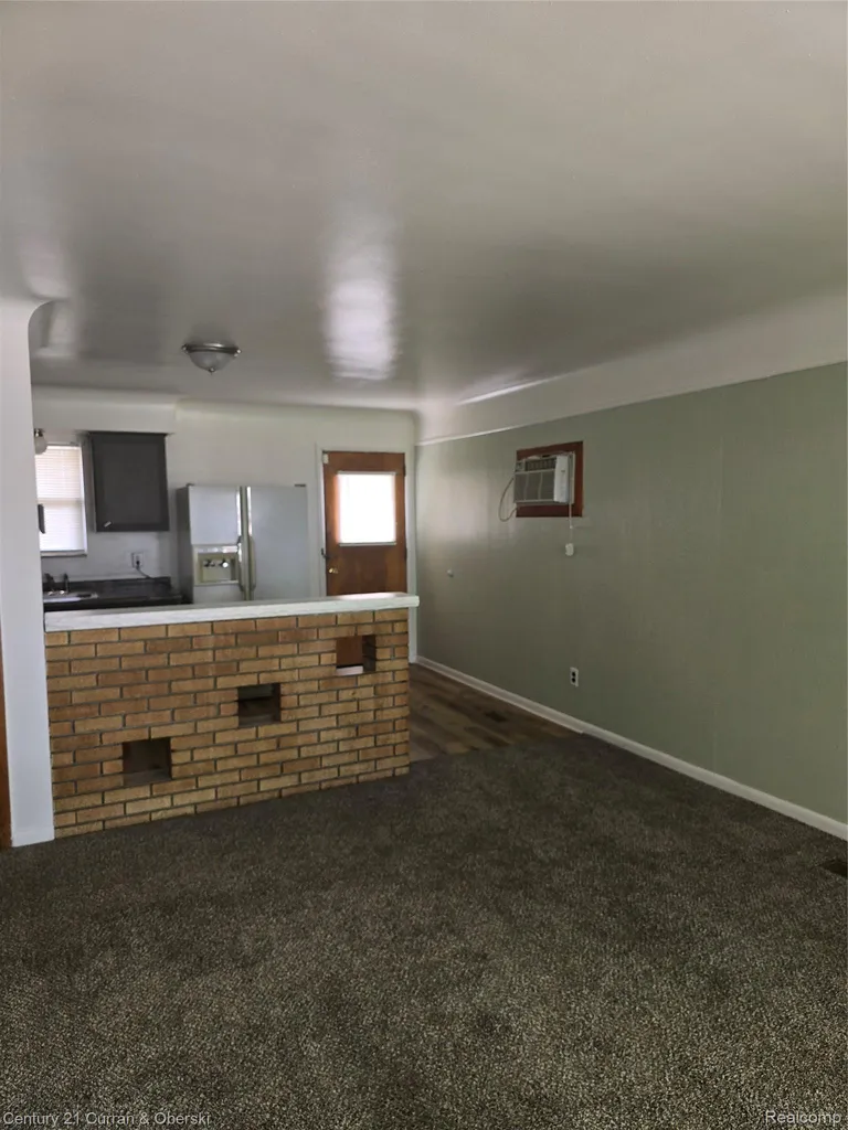 1521 Electric Avenue Lincoln Park City MI 48146