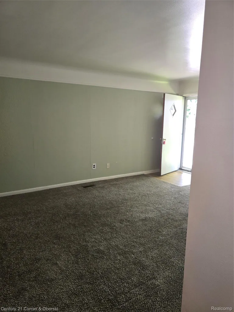 1521 Electric Avenue Lincoln Park City MI 48146