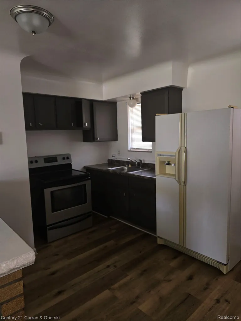 1521 Electric Avenue Lincoln Park City MI 48146