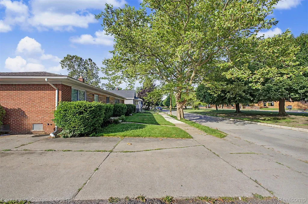 1521 Electric Avenue Lincoln Park City MI 48146