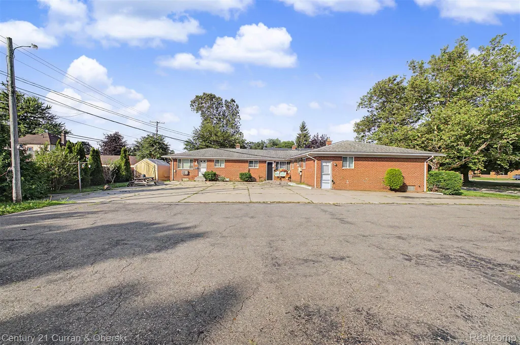 1521 Electric Avenue Lincoln Park City MI 48146