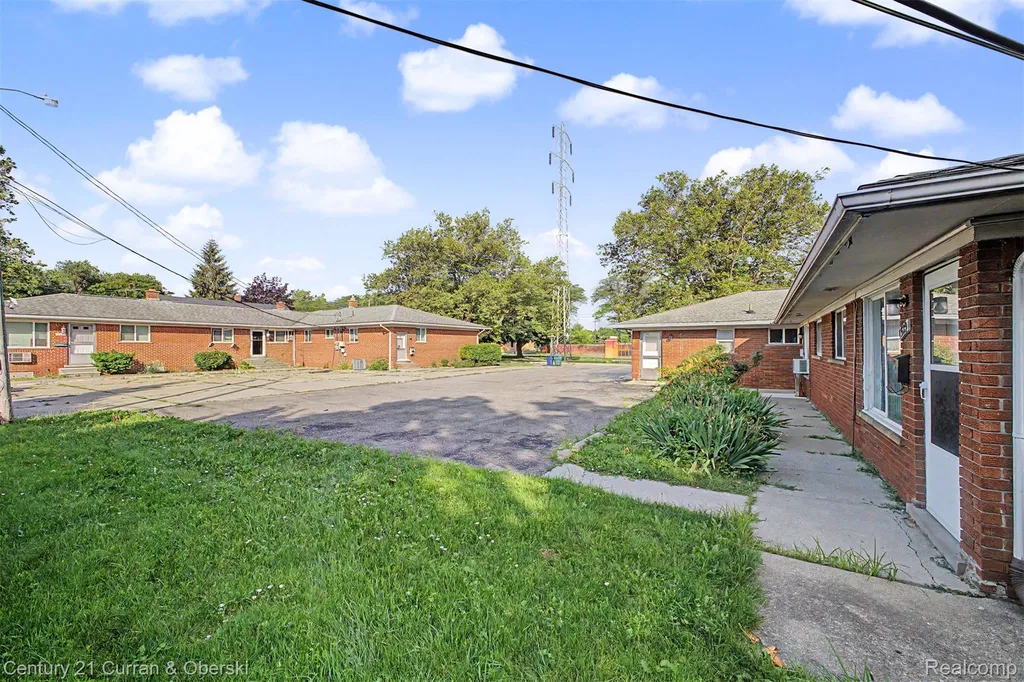 1521 Electric Avenue Lincoln Park City MI 48146