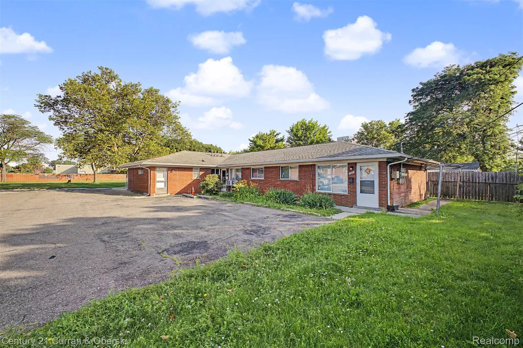 1521 Electric Avenue Lincoln Park City MI 48146