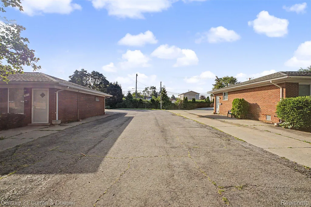 1521 Electric Avenue Lincoln Park City MI 48146