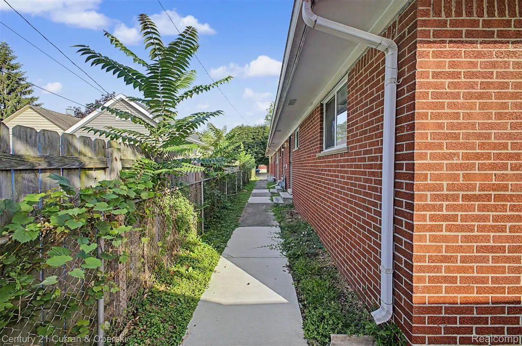 1521 Electric Avenue Lincoln Park City MI 48146