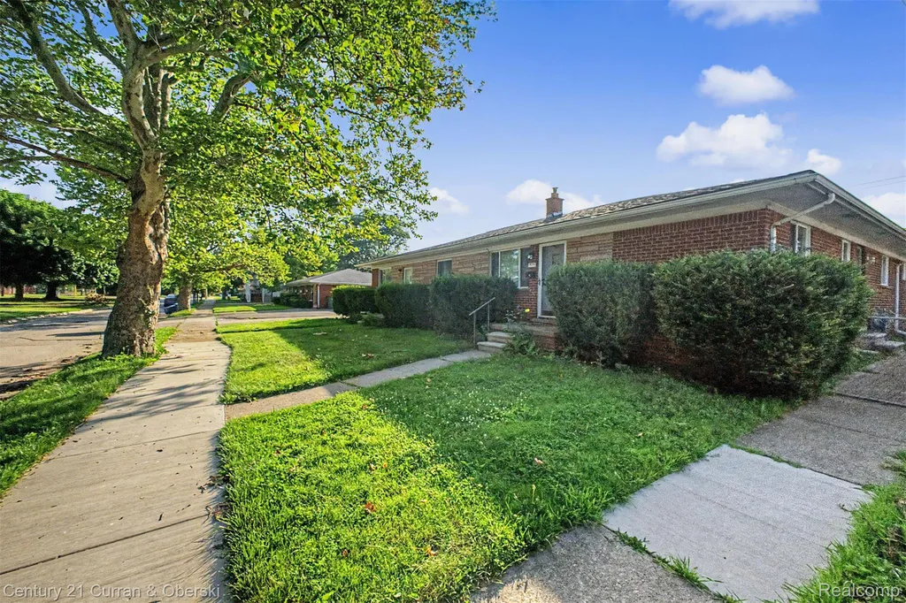 1521 Electric Avenue Lincoln Park City MI 48146