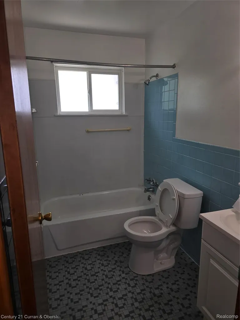 1521 Electric Avenue Lincoln Park City MI 48146