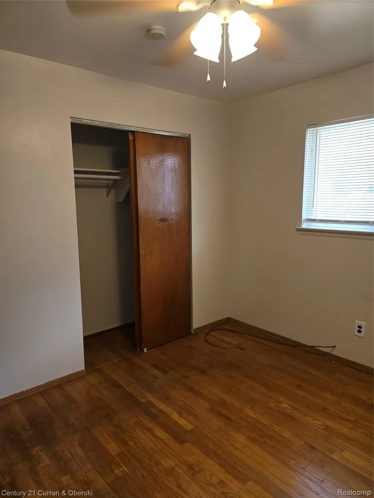 1521 Electric Avenue Lincoln Park City MI 48146