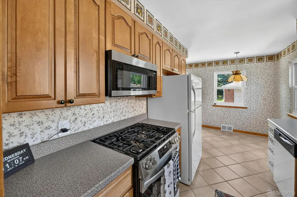 8599 Cardwell Street Westland City MI 48185