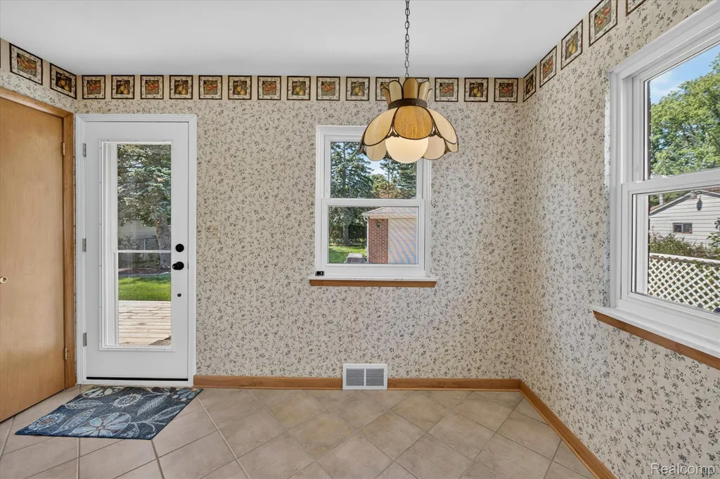8599 Cardwell Street Westland City MI 48185