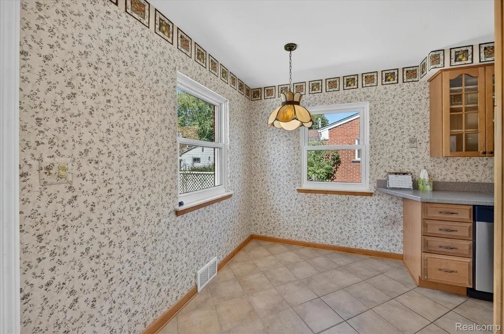 8599 Cardwell Street Westland City MI 48185