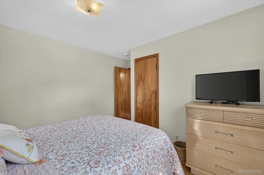 8599 Cardwell Street Westland City MI 48185