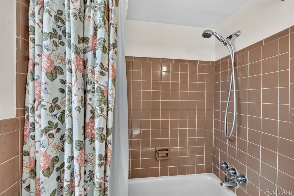 8599 Cardwell Street Westland City MI 48185