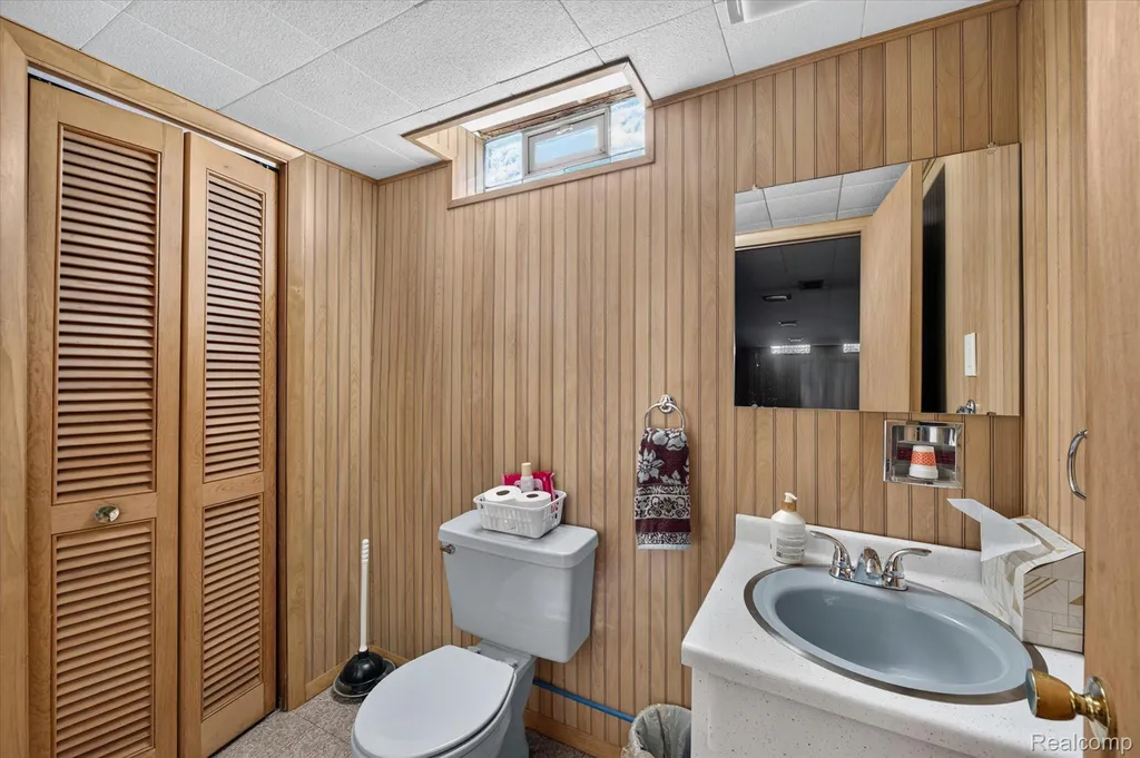 8599 Cardwell Street Westland City MI 48185