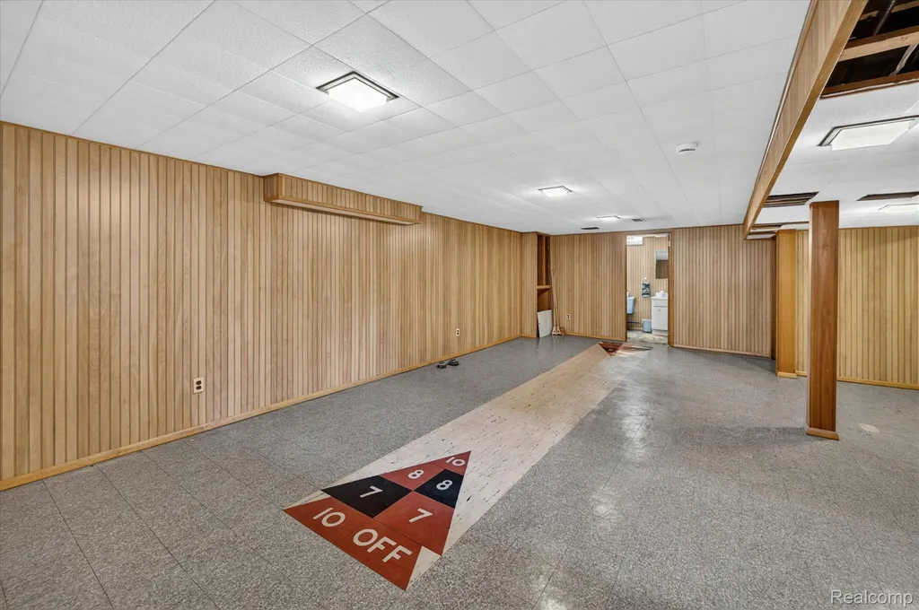 8599 Cardwell Street Westland City MI 48185